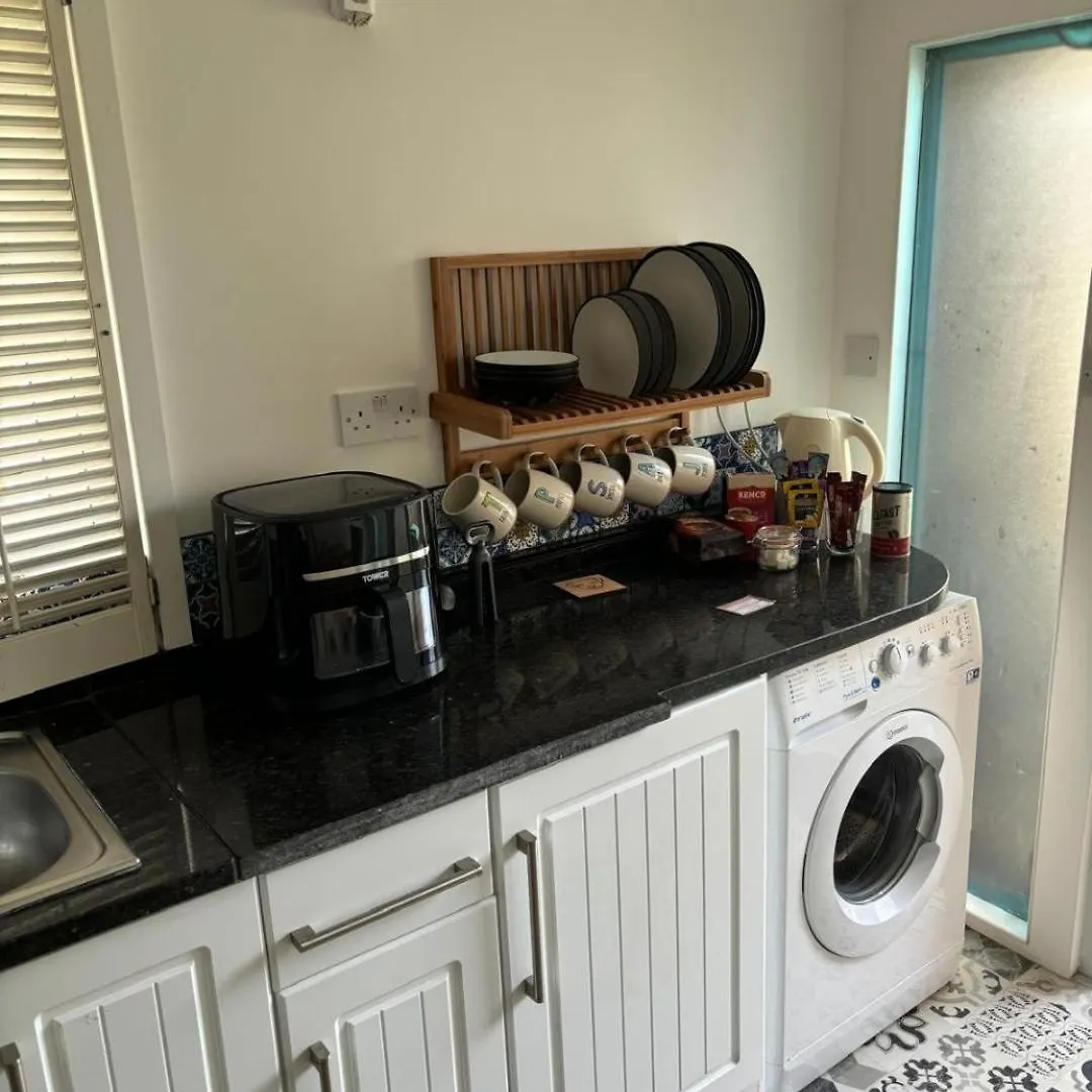 Private Apartment With En-Suite ボーンマス 0*,