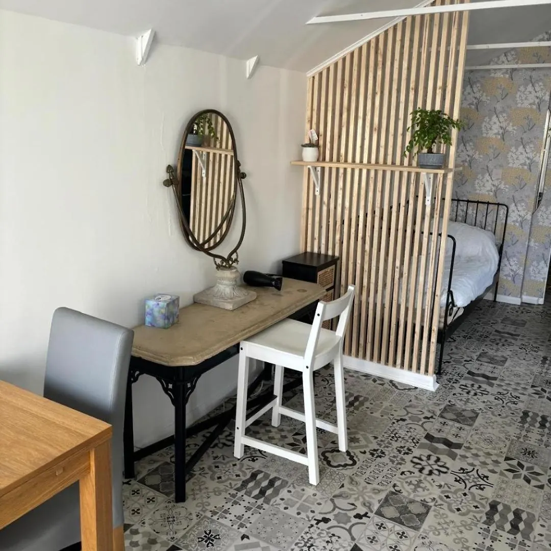 Private Apartment With En-Suiteの連絡先